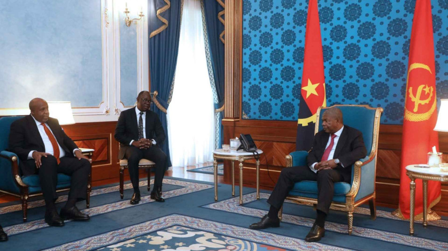 Presidente da Rep&uacute;blica, Jo&atilde;o Louren&ccedil;o, recebeu o ministro dos Recursos H&iacute;dricos e da Electricidade da Rep&uacute;blica Democr&aacute;tica do Congo, Aim&eacute; Molendo Sakombi