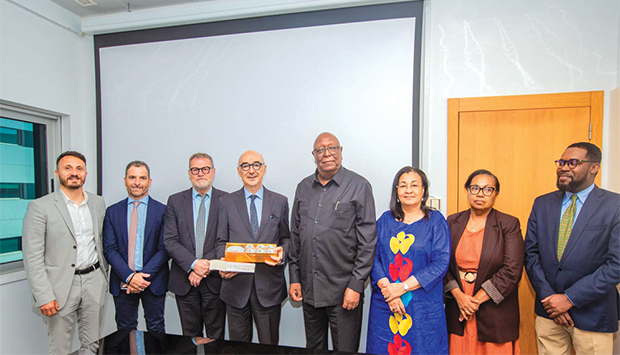 Delega&ccedil;&otilde;es da cultura de Angola e It&aacute;lia 