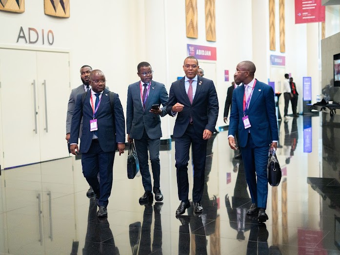 Ministro de Estado para Coordena&ccedil;&atilde;o Econ&oacute;mica, Jos&eacute; de Lima Massano (2&ordm; dir.), participa no CEO Forum 2026, em Kigali (Rwanda)