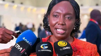 Ministra da Sa&uacute;de defende aposta na juventude para inova&ccedil;&atilde;o m&eacute;dica
