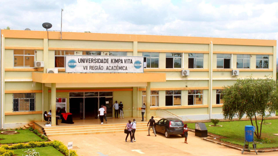 Universidade Kimpa Vita ganha acesso gratuito &agrave; Internet atrav&eacute;s da ANGOSAT-2