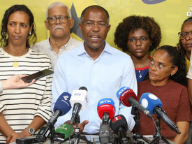 Presidente do PAICV, Francisco Carvalho, ser&aacute; o novo primeiro-ministro de Cabo Verde - Expresso das Ilhas