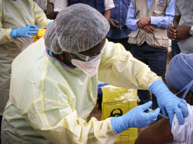 OMS prev&ecirc; vacina contra &eacute;bola apenas dentro de nove meses - DR