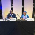Deputado &agrave; Assembleia Nacional, L&aacute;zaro Kalunha (esq.), eleito vice-presidente de uma comiss&atilde;o do FP-SADC
