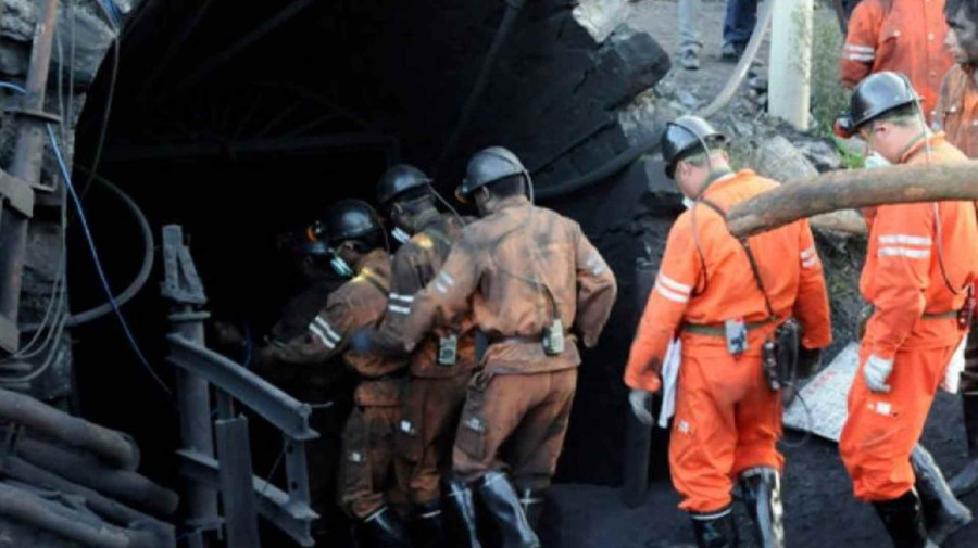 Oito mortos e dezenas de trabalhadores presos em mina de carv&atilde;o na China