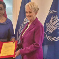 Embaixadora Josefa Sacko (&agrave; esq.) 