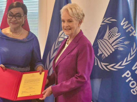 Embaixadora Josefa Sacko (&agrave; esq.)  - Cedida 