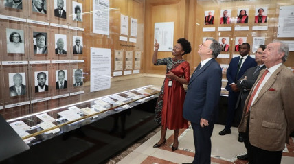 Antigo primeiro-ministro portugu&ecirc;s, Dur&atilde;o Barroso, visitou a Galeria do Constitucionalismo Angolano, em Luanda