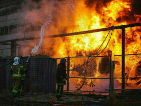 Inc&ecirc;ndio num internato feminino no Qu&eacute;nia mata 17 estudantes - DR
