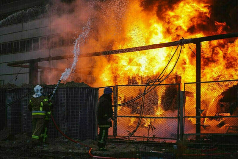 Inc&ecirc;ndio num internato feminino no Qu&eacute;nia mata 17 estudantes