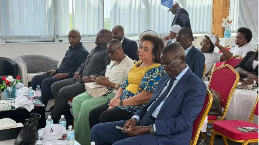 AMANGOLA empossa novos membros em Fran&ccedil;a 