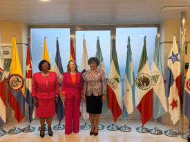 Encontro entre Esmeralda Mendon&ccedil;a (&agrave; dir.) com Cristina Manzana - DR