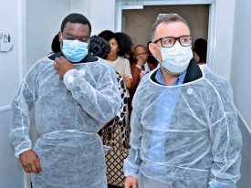 Visita ao hospital Azancot de Menezes - DR