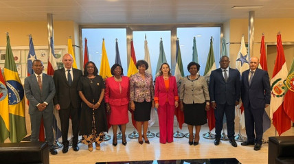 Secret&aacute;ria de Estado para as Rela&ccedil;&otilde;es Exteriores, Esmeralda Mendon&ccedil;a, reuniu-se, em Madrid (Espanha), com organiza&ccedil;&otilde;es do Sistema Ibero-Americano
