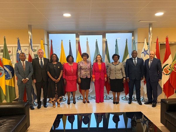 Secret&aacute;ria de Estado para as Rela&ccedil;&otilde;es Exteriores, Esmeralda Mendon&ccedil;a, reuniu-se, em Madrid (Espanha), com organiza&ccedil;&otilde;es do Sistema Ibero-Americano