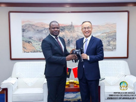 Ministro de Estado e chefe da Casa Civil do PR, Dion&iacute;sio da Fonseca, reuniu-se, em Beijing, com o presidente da Ag&ecirc;ncia CIDICA da China, Chen Xiaodong - Cedida