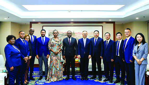 Delega&ccedil;&otilde;es de Angola e da China em Pequim 