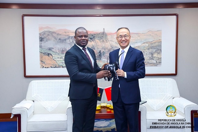 Ministro de Estado e chefe da Casa Civil do PR, Dion&iacute;sio da Fonseca, reuniu-se, em Beijing, com o presidente da Ag&ecirc;ncia CIDICA da China, Chen Xiaodong