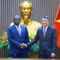 Primeiro-ministro vietnamita, L&ecirc; Minh Hng, concede audi&ecirc;ncia ao ministro angolano das Rela&ccedil;&otilde;es Exteriores, T&eacute;te Ant&oacute;nio