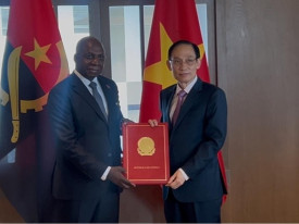 Ministro das Rela&ccedil;&otilde;es Exteriores, T&eacute;te Ant&oacute;nio, portador de mensagem de Jo&atilde;o Louren&ccedil;o ao hom&oacute;logo do Vietname - MIREX