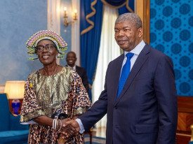 Presidente da Rep&uacute;blica, Jo&atilde;o Louren&ccedil;o, recebeu em audi&ecirc;ncia a Rainha Nhakatolo Tisengo, soberana dos povos Luvale - Edi&ccedil;&otilde;es Novembro