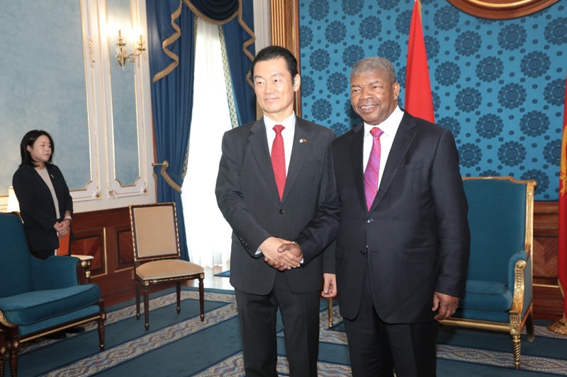 Embaixador da Coreia, Kwang-Jin Choi, apresentou cumprimentos de despedida ao Presidente da Rep&uacute;blica, Jo&atilde;o Louren&ccedil;o