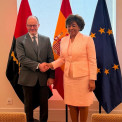 Reuni&atilde;o de Consultas Pol&iacute;ticas entre Angola e Espanha, chefiada pelos secret&aacute;rios de Estado Esmeralda Mendon&ccedil;a e Diego Mart&iacute;nez Bel&iacute;o, realizou-se em Madrid (Espanha)