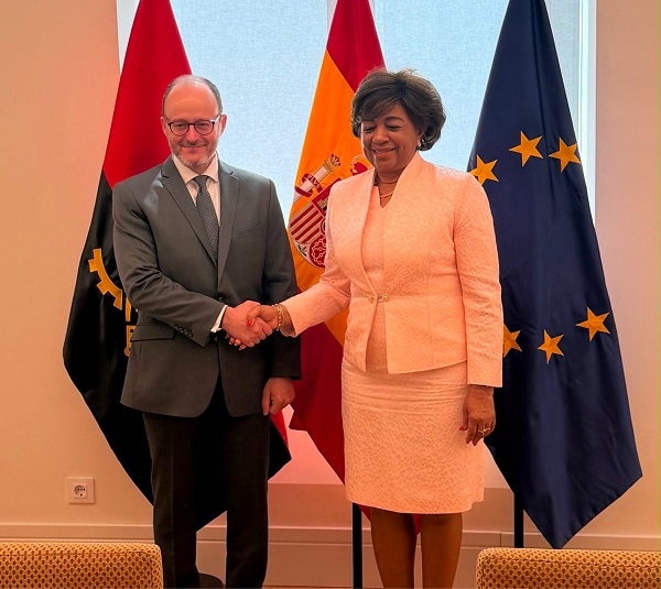 Reuni&atilde;o de Consultas Pol&iacute;ticas entre Angola e Espanha, chefiada pelos secret&aacute;rios de Estado Esmeralda Mendon&ccedil;a e Diego Mart&iacute;nez Bel&iacute;o, realizou-se em Madrid (Espanha)