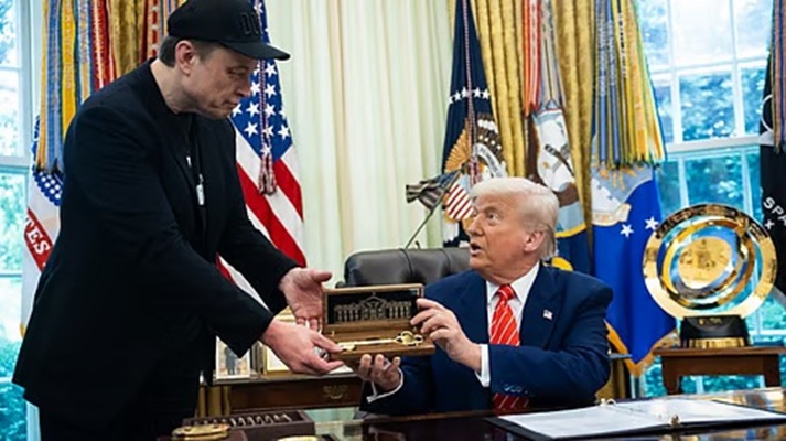 Trump pretendia apagar 2,7 milh&otilde;es de imigrantes do sistema financeiro