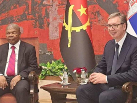 Presidente da S&eacute;rvia (&agrave; dir.) com hom&oacute;logo angolano Jo&atilde;o Louren&ccedil;o - DR