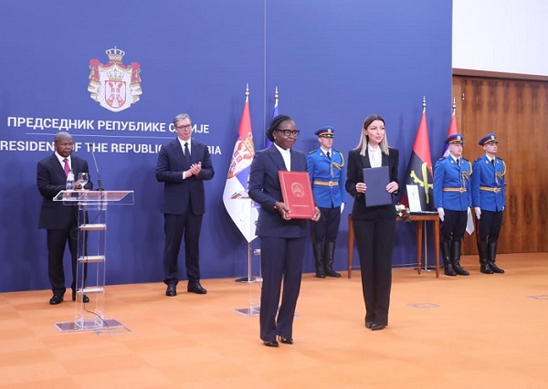 Angola e S&eacute;rvia assinam dez instrumentos jur&iacute;dicos de coopera&ccedil;&atilde;o, em Belgrado
