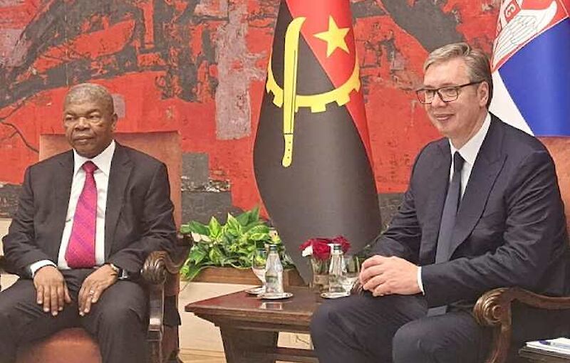 Presidente da S&eacute;rvia (&agrave; dir.) com hom&oacute;logo angolano Jo&atilde;o Louren&ccedil;o