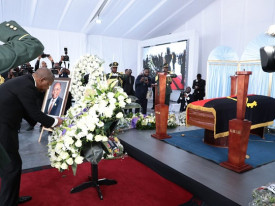 Presidente da Rep&uacute;blica, Jo&atilde;o Louren&ccedil;o, rende homenagem ao antigo ministro das Rela&ccedil;&otilde;es Exteriores, Manuel Augusto - Edi&ccedil;&otilde;es Novembro