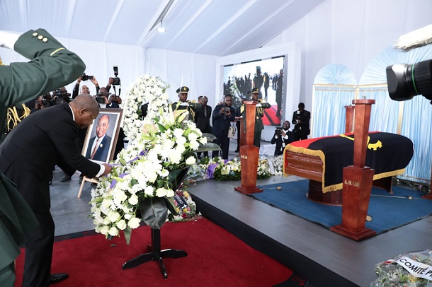 Presidente da Rep&uacute;blica, Jo&atilde;o Louren&ccedil;o, rende homenagem ao antigo ministro das Rela&ccedil;&otilde;es Exteriores, Manuel Augusto