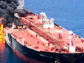 Petroleiro atingido perto de Om&atilde; por proj&eacute;ctil desconhecido - DR