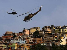 Dois helic&oacute;pteros colidem no Rio de Janeiro. H&aacute; seis mortos - DR