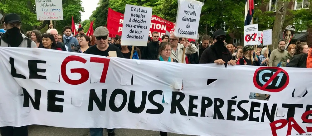 Confrontos entre manifestantes anti-G7 e pol&iacute;cia perto da sede da ONU em Genebra