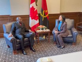 Ministros das Rela&ccedil;&otilde;es Exteriores de Angola, T&eacute;te Ant&oacute;nio, e dos Neg&oacute;cios Estrangeiros do Canad&aacute;, Anita Indira Anand, chefiaram as conversa&ccedil;&otilde;es oficiais entre os dois pa&iacute;ses - MIREX