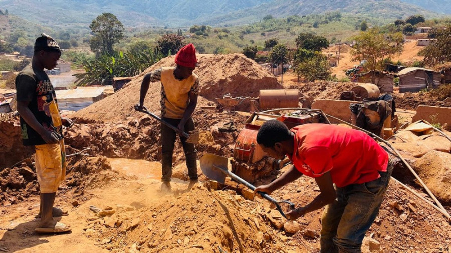 Minera&ccedil;&atilde;o desregrada em Manica preocupa autoridades mo&ccedil;ambicanas 