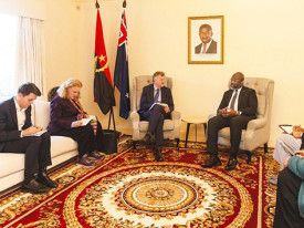 Diplomata australiano encontrou-se com embaixador angolano  - DR