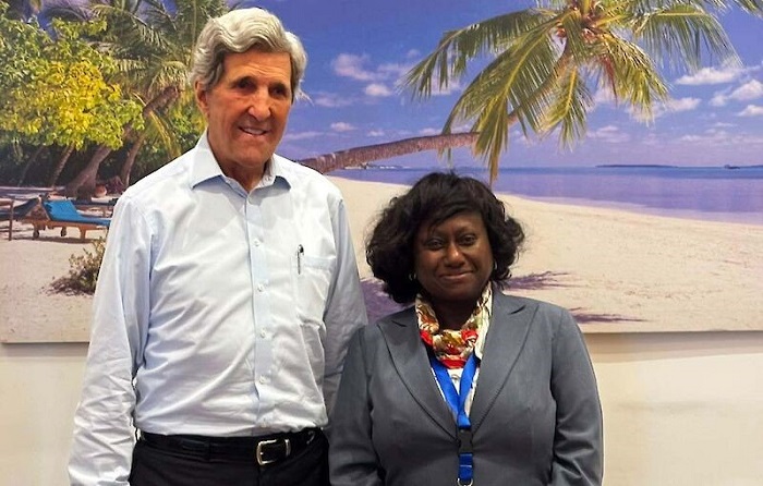 Ministra das Pescas e Recursos Marinhos, Carmen do Sacramento Neto, encontra.se com antigo secret&aacute;rio de Estado dos EUA, John Kerry, no Kenya