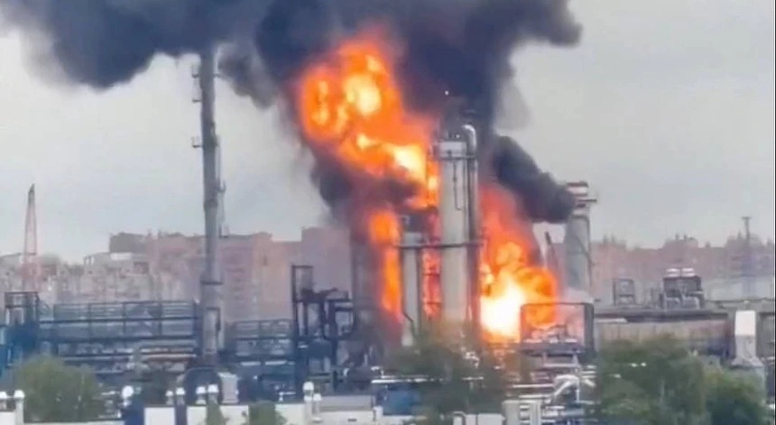 Drones ucranianos visam Moscovo e atingem refinaria em ataque de "grande escala"