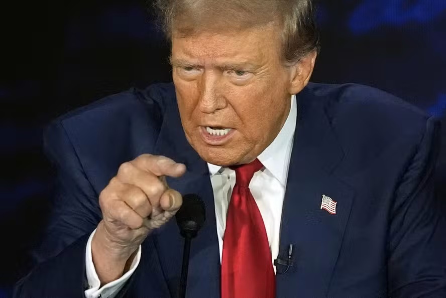 Donald Trump rejeita cr&iacute;ticas republicanas e defende acordo com o Ir&atilde;o