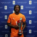 Jogador da Cote D'Ivoire Diamande escreve carta a irm&atilde; que faleceu.jpeg