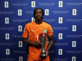 Jogador da Cote D'Ivoire Diamande escreve carta a irm&atilde; que faleceu.jpeg - DR