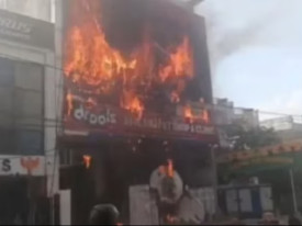 Inc&ecirc;ndio na &Iacute;ndia mata 15 jovens e deixa v&aacute;rios feridos - DR