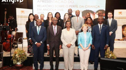 Participantes na cerim&oacute;nia de apresenta&ccedil;&atilde;o do relat&oacute;rio sobre o perfil da crian&ccedil;a