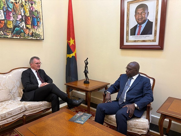 Ministro das Rela&ccedil;&otilde;es Exteriores, T&eacute;te Ant&oacute;nio, recebe Presidente do Instituto Brasil &Aacute;frica
