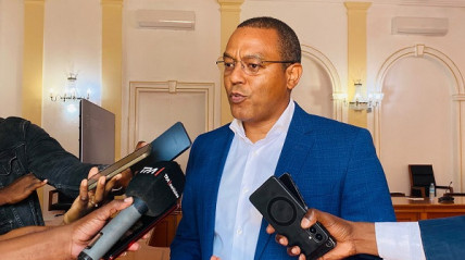 Ministro de Estado para a Coordena&ccedil;&atilde;o Econ&oacute;mica, Jos&eacute; de Lima Massano, em declara&ccedil;&otilde;es &agrave; imprensa na cidade de Mo&ccedil;amedes (Namibe)