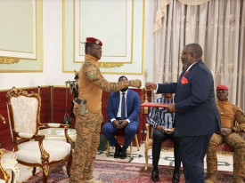 Presidente do Burkina Faso, Ibrahim Traor&eacute;, acreditou o diplomata angolano, Oliveira Francisco Encoge - MIREX